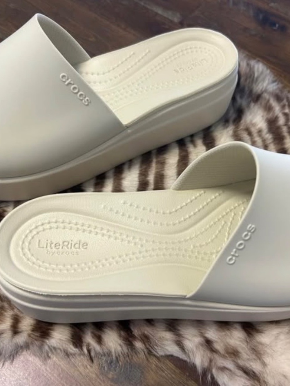 Crocs Brooklyn Platform Slides Sandal, Bone - Picture 3 of 3